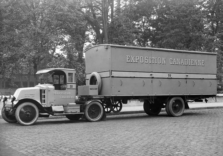 Figure 51 : Tracteur Renault type NA 18 cv 10 tonnes - 1923 © Renault communication / PHOTOGRAPHE INCONNU (PHOTOGRAPHER UNKNOWN) DROITS RESERVES