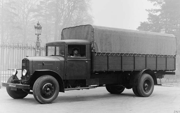 Camion Renault type UDD 25 cv 7.5 tonnes 1933 © Renault communication / PHOTOGRAPHE INCONNU (PHOTOGRAPHER UNKNOWN) DROITS RESERVES